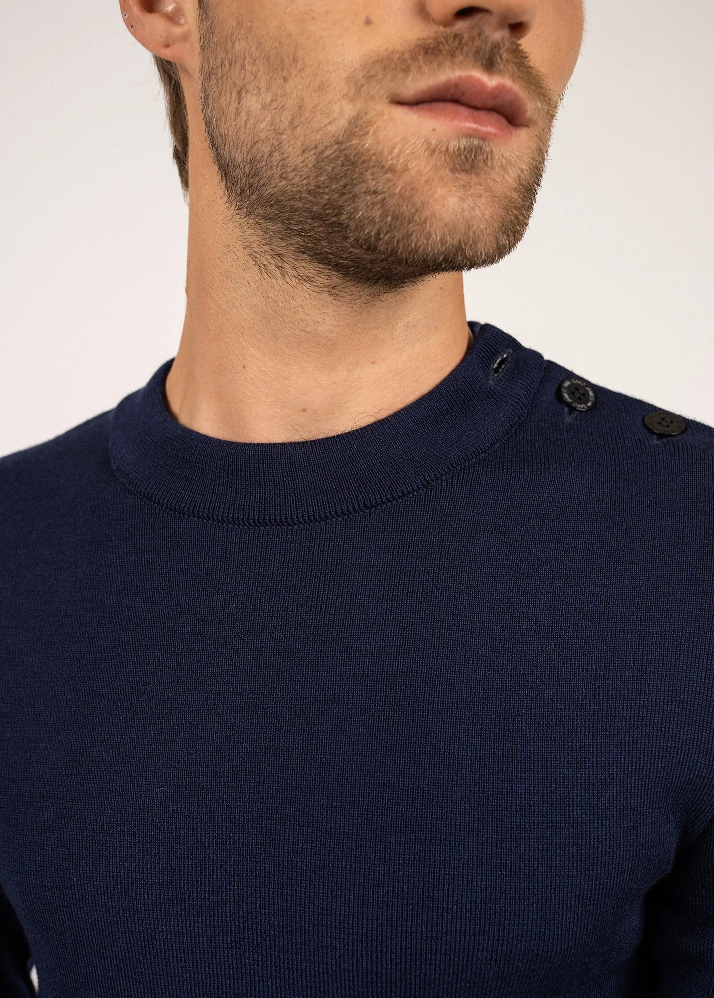 Pull marin en laine Estran - en maille fine, boutonnage paule (INSIGNE)