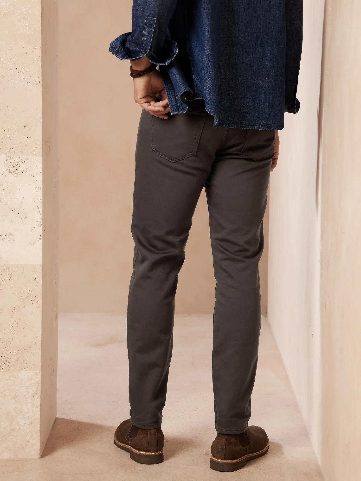 Tapered Traveler Pant